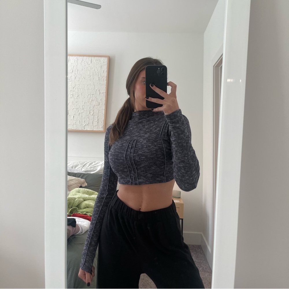 urban outfitters sweater crop top